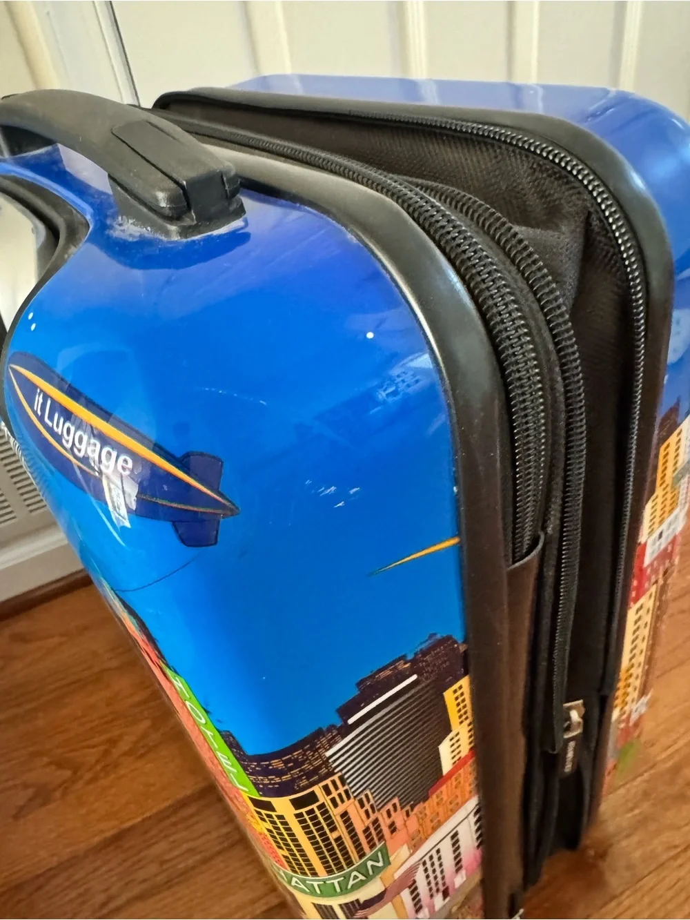 Kids it Luggage 22” NYC Hardside Spinner Suitcase